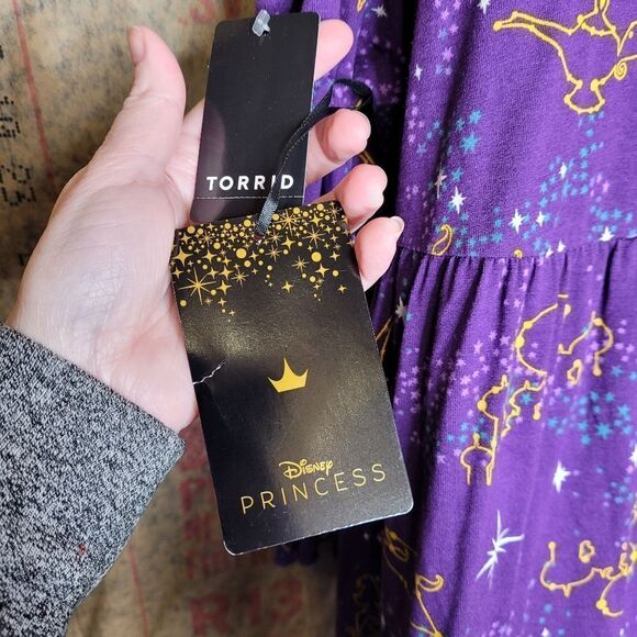 NEW Torrid purple Aladdin galaxy constellation cold shoulder cut‎ out top 2X - Picture 9 of 12